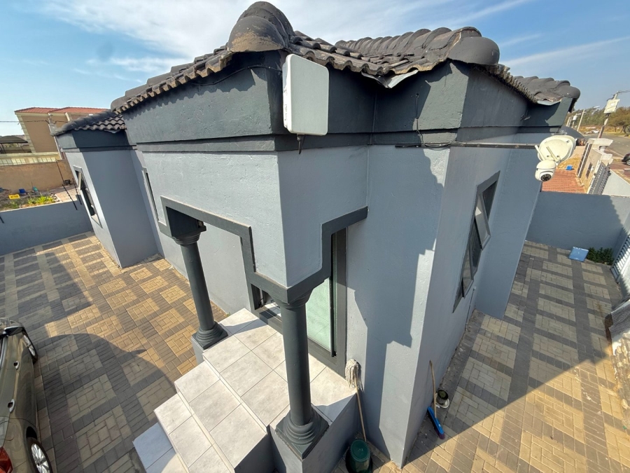3 Bedroom Property for Sale in Fleurhof Gauteng