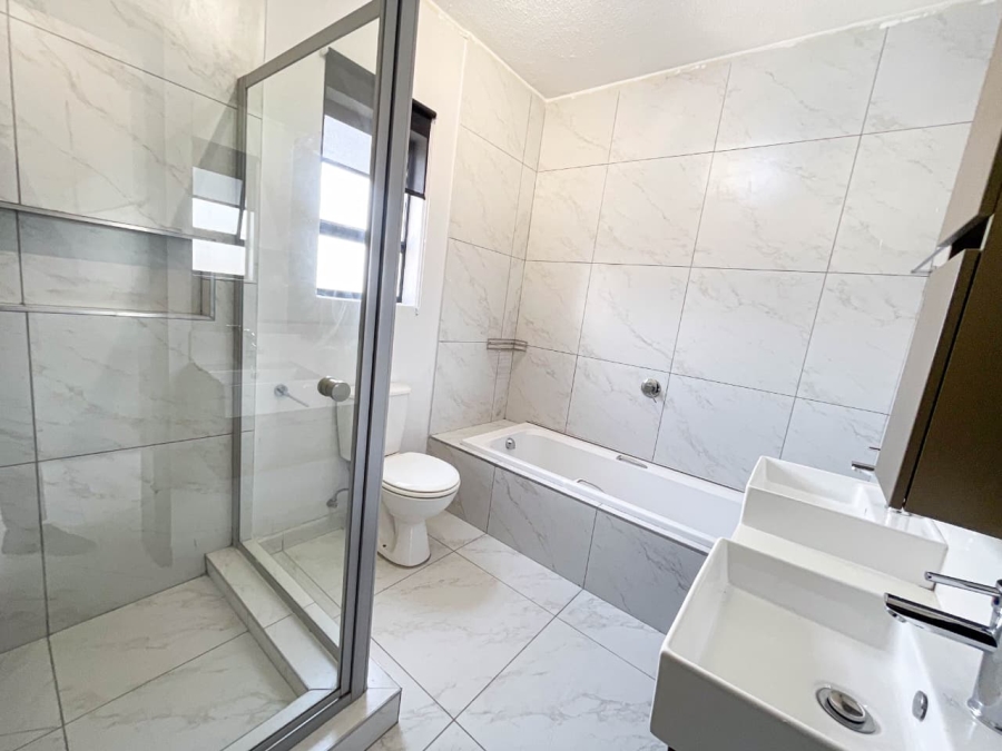 3 Bedroom Property for Sale in Broadacres Gauteng