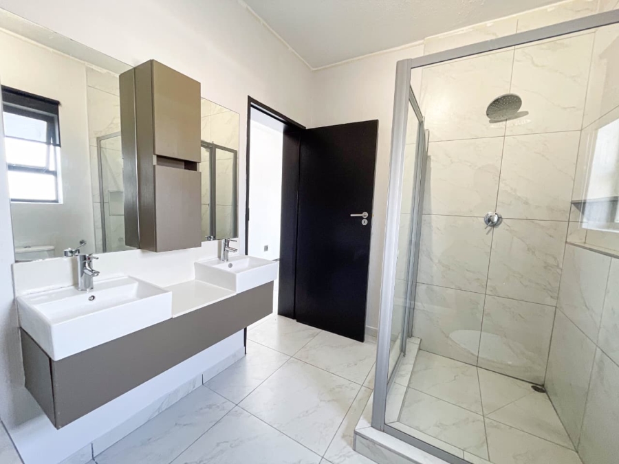 3 Bedroom Property for Sale in Broadacres Gauteng