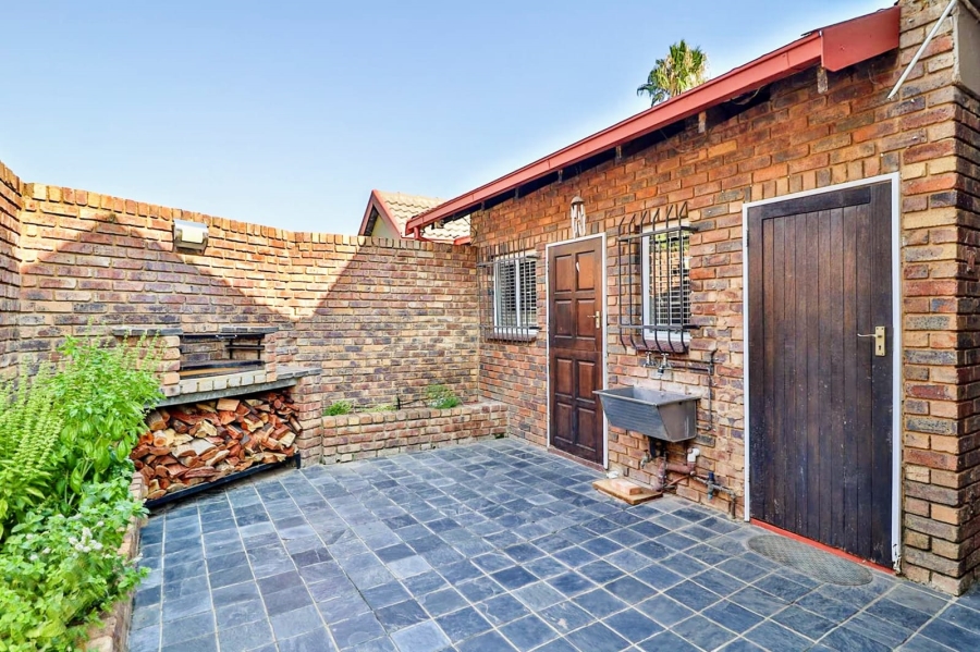 4 Bedroom Property for Sale in The Reeds Gauteng