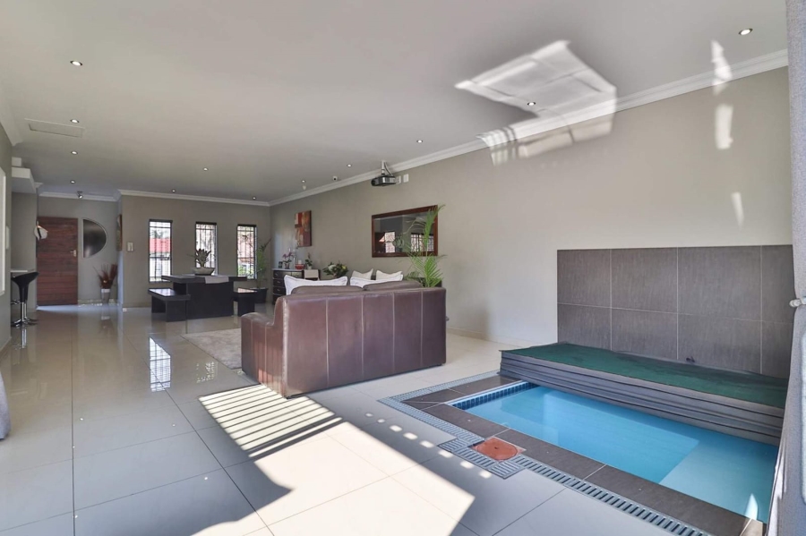 4 Bedroom Property for Sale in The Reeds Gauteng