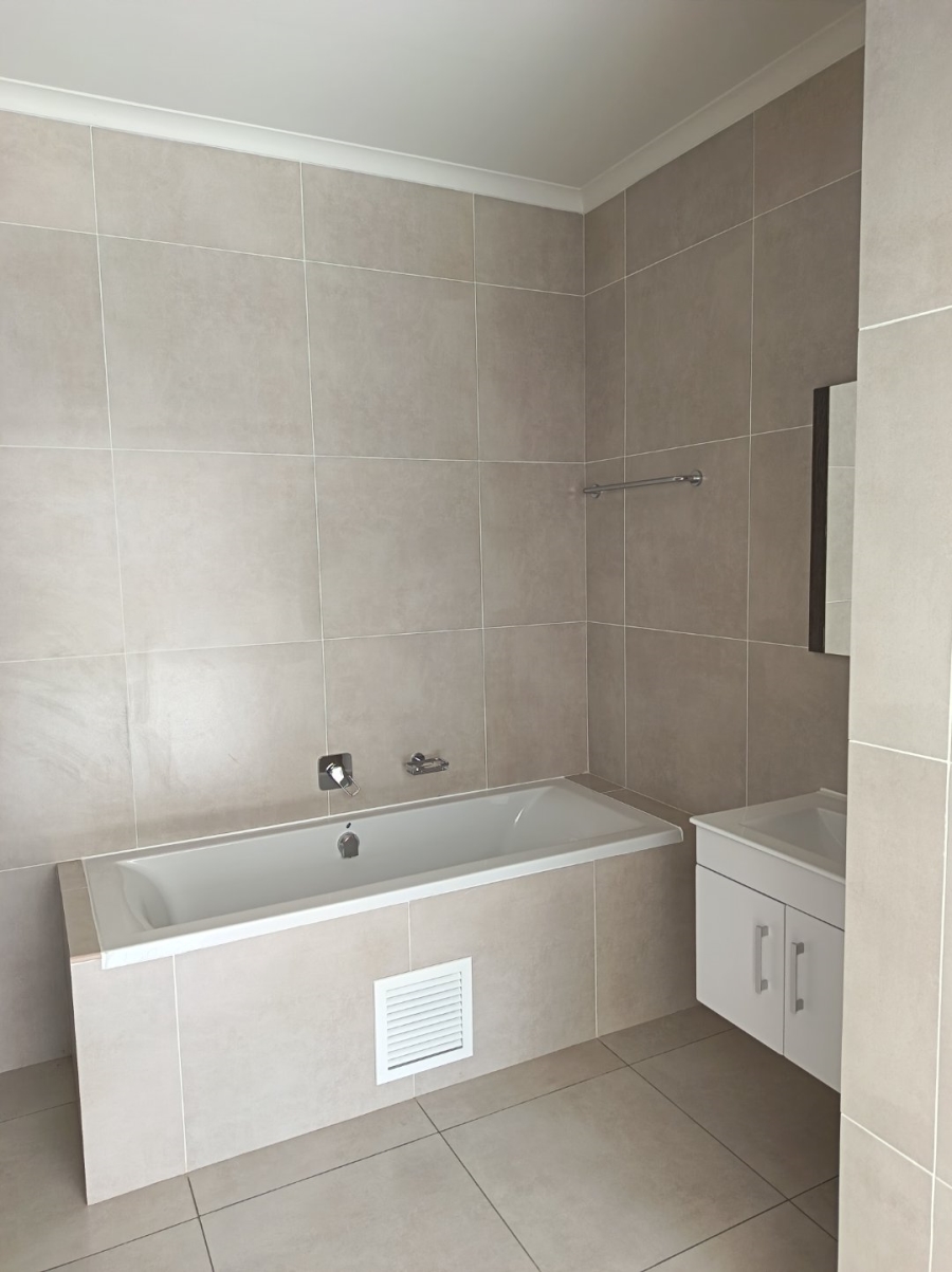 To Let 1 Bedroom Property for Rent in Greenstone Hill Gauteng