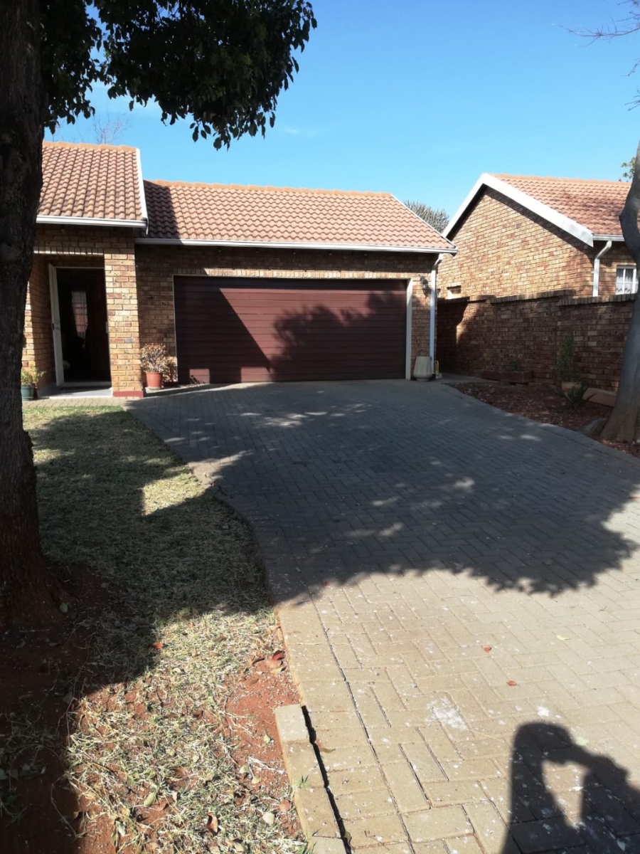 3 Bedroom Property for Sale in Eldoraigne Gauteng