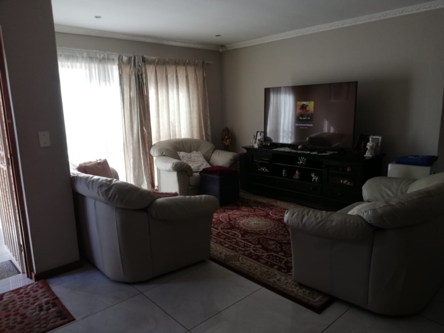 3 Bedroom Property for Sale in Eldoraigne Gauteng