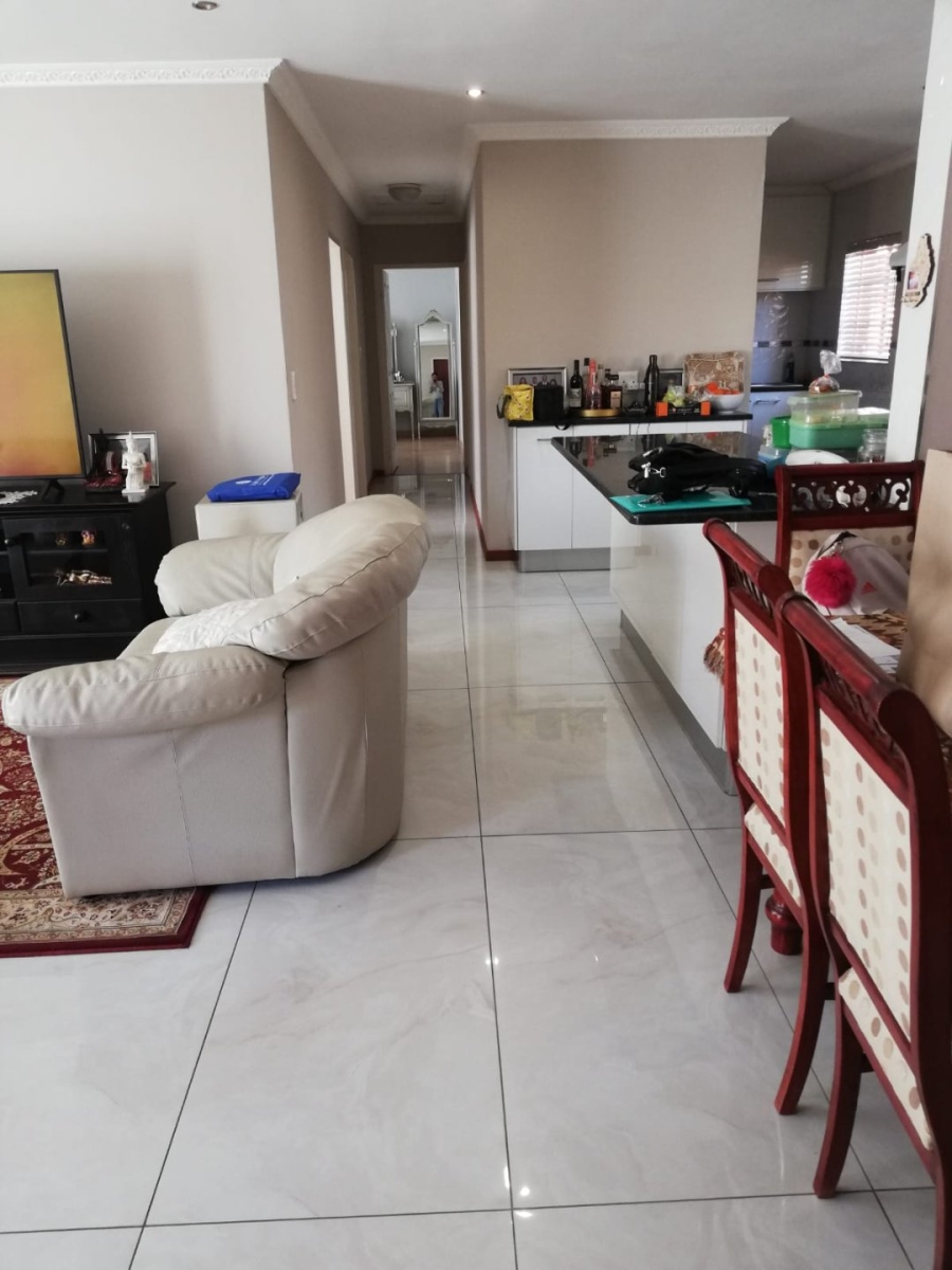 3 Bedroom Property for Sale in Eldoraigne Gauteng