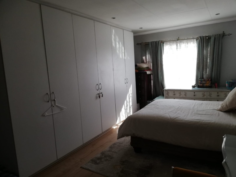 3 Bedroom Property for Sale in Eldoraigne Gauteng
