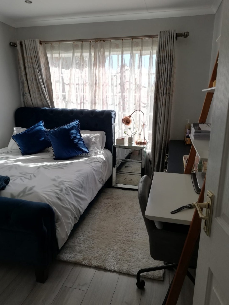 3 Bedroom Property for Sale in Eldoraigne Gauteng