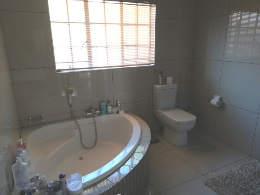 3 Bedroom Property for Sale in Eldoraigne Gauteng