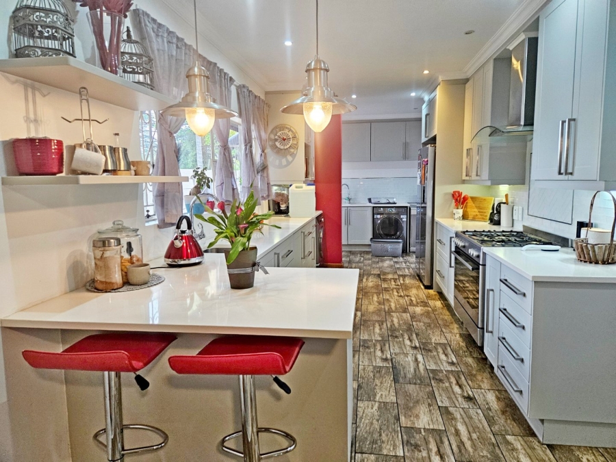 5 Bedroom Property for Sale in Terenure Gauteng
