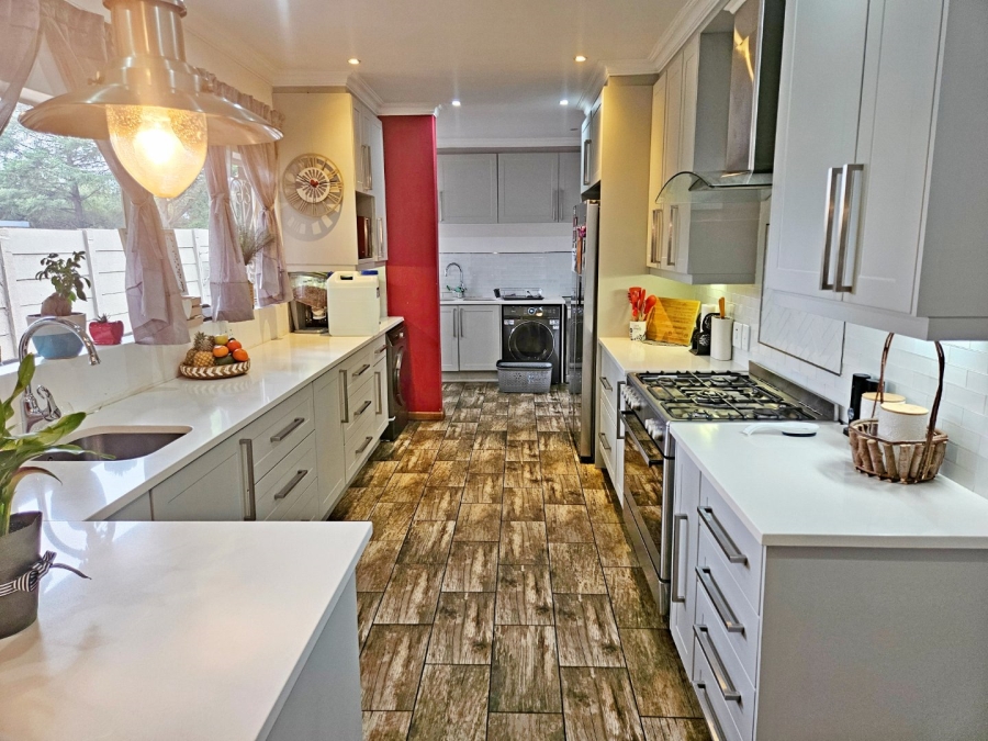 5 Bedroom Property for Sale in Terenure Gauteng
