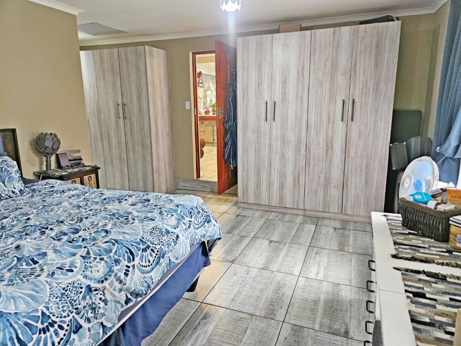 5 Bedroom Property for Sale in Terenure Gauteng