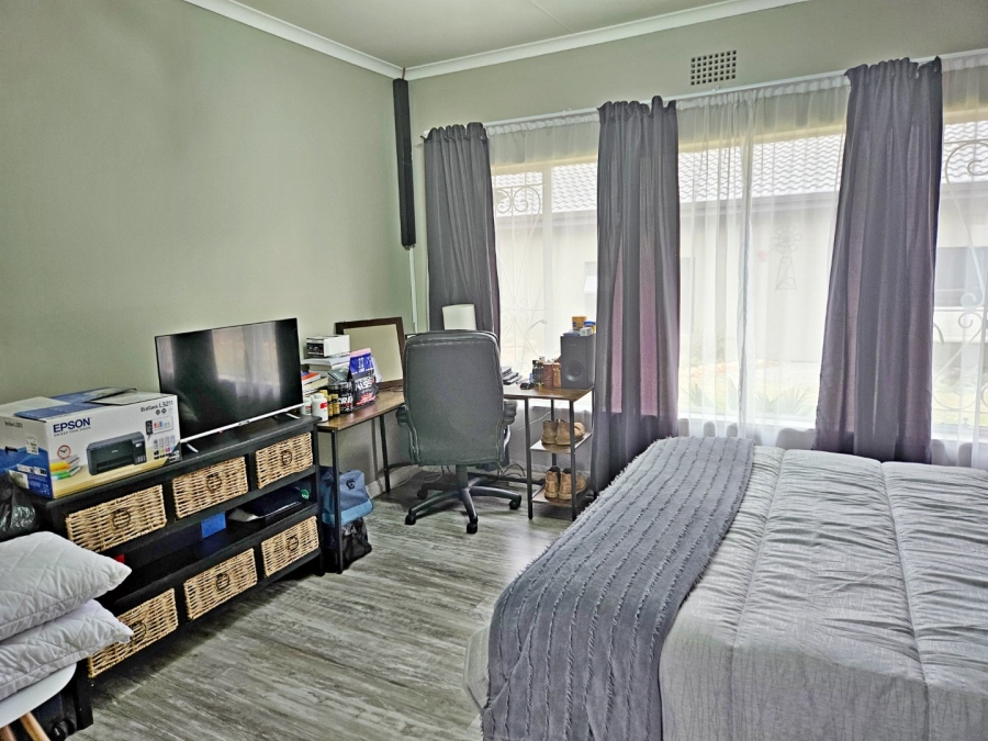 5 Bedroom Property for Sale in Terenure Gauteng