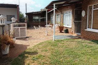 6 Bedroom Property for Sale in Hillside Gauteng