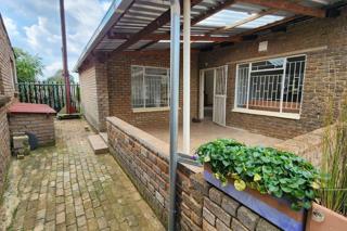6 Bedroom Property for Sale in Hillside Gauteng
