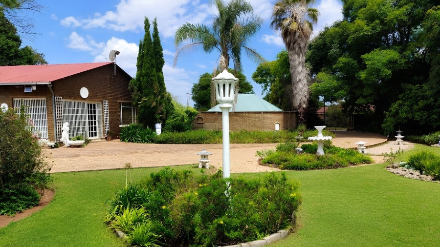 6 Bedroom Property for Sale in Hillside Gauteng