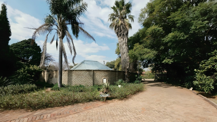6 Bedroom Property for Sale in Hillside Gauteng