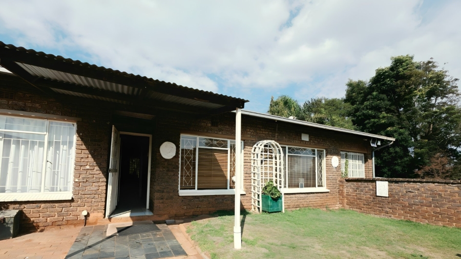 6 Bedroom Property for Sale in Hillside Gauteng