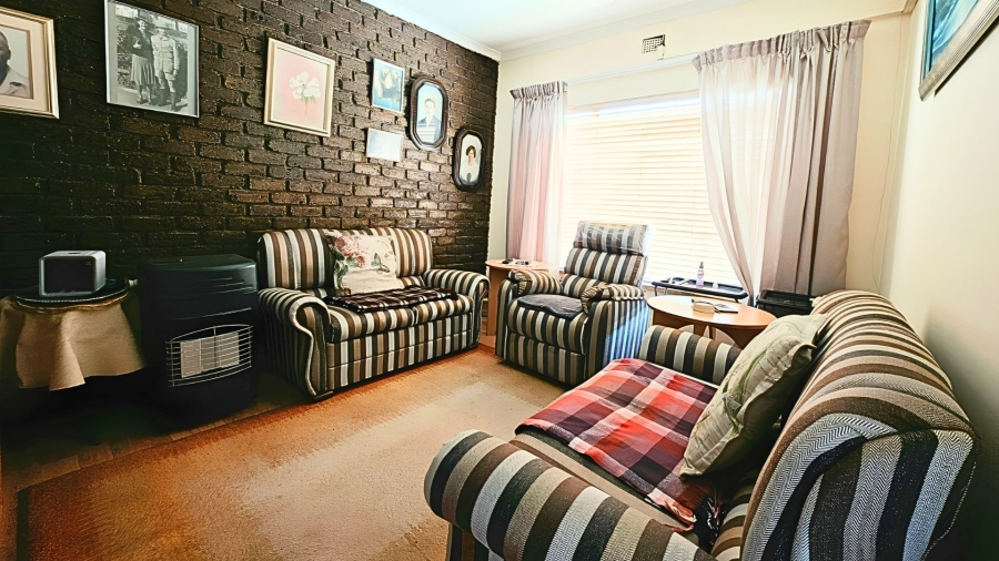 6 Bedroom Property for Sale in Hillside Gauteng