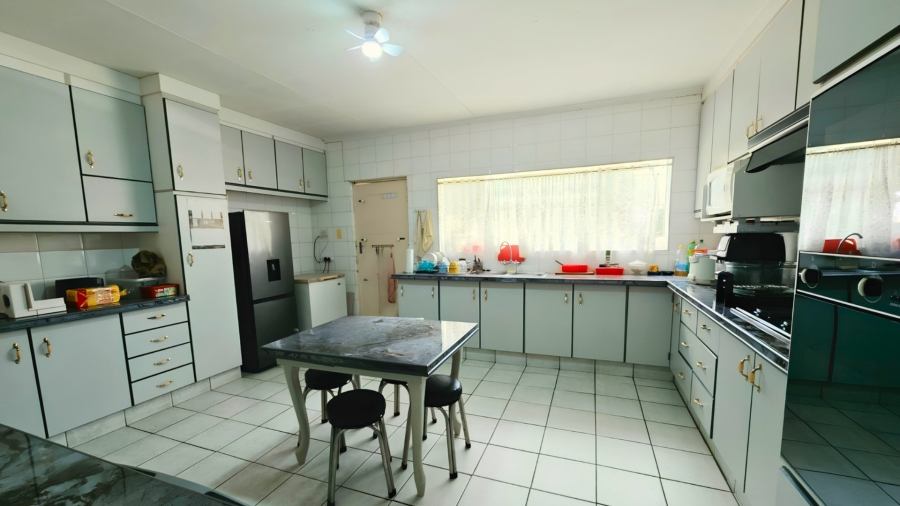 6 Bedroom Property for Sale in Hillside Gauteng