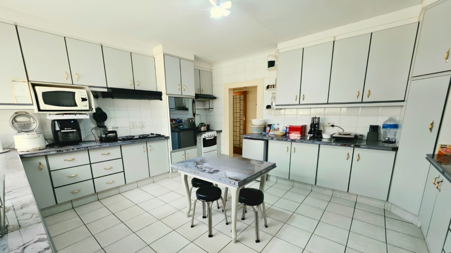 6 Bedroom Property for Sale in Hillside Gauteng