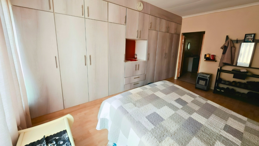 6 Bedroom Property for Sale in Hillside Gauteng