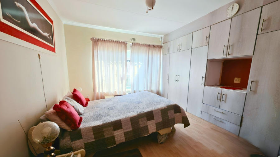 6 Bedroom Property for Sale in Hillside Gauteng