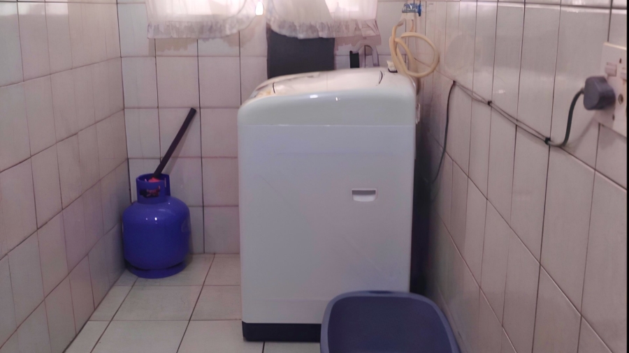 6 Bedroom Property for Sale in Hillside Gauteng