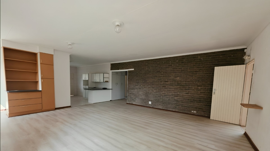 6 Bedroom Property for Sale in Hillside Gauteng