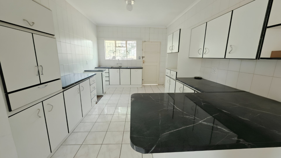 6 Bedroom Property for Sale in Hillside Gauteng