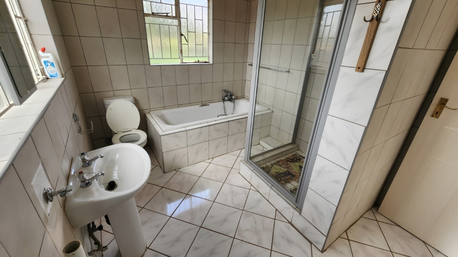 6 Bedroom Property for Sale in Hillside Gauteng