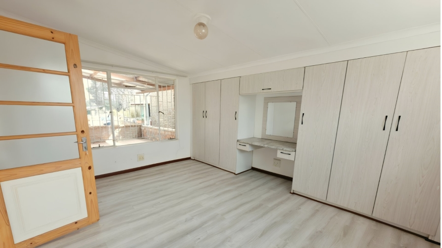 6 Bedroom Property for Sale in Hillside Gauteng