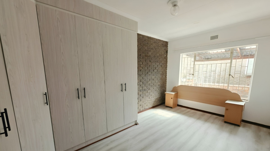 6 Bedroom Property for Sale in Hillside Gauteng