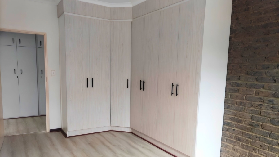 6 Bedroom Property for Sale in Hillside Gauteng