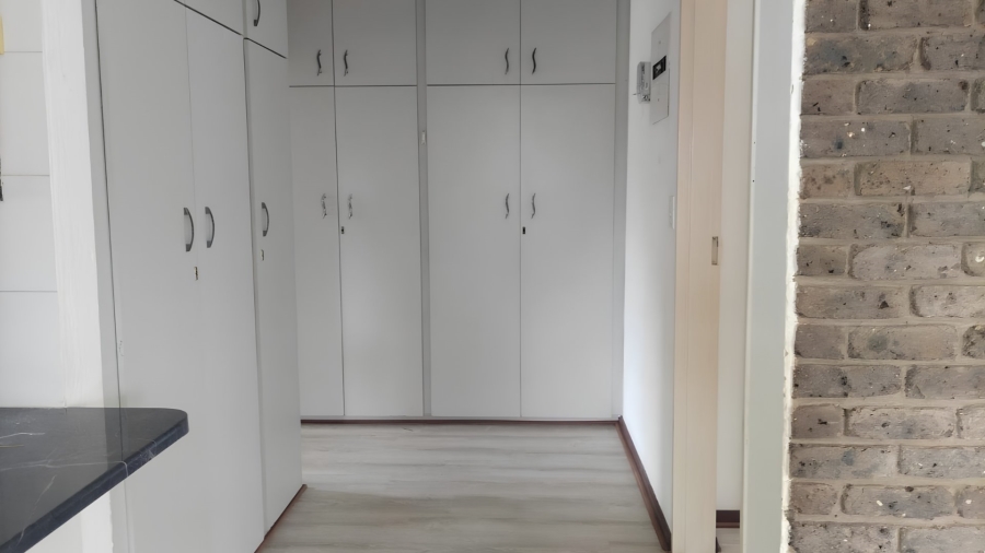 6 Bedroom Property for Sale in Hillside Gauteng