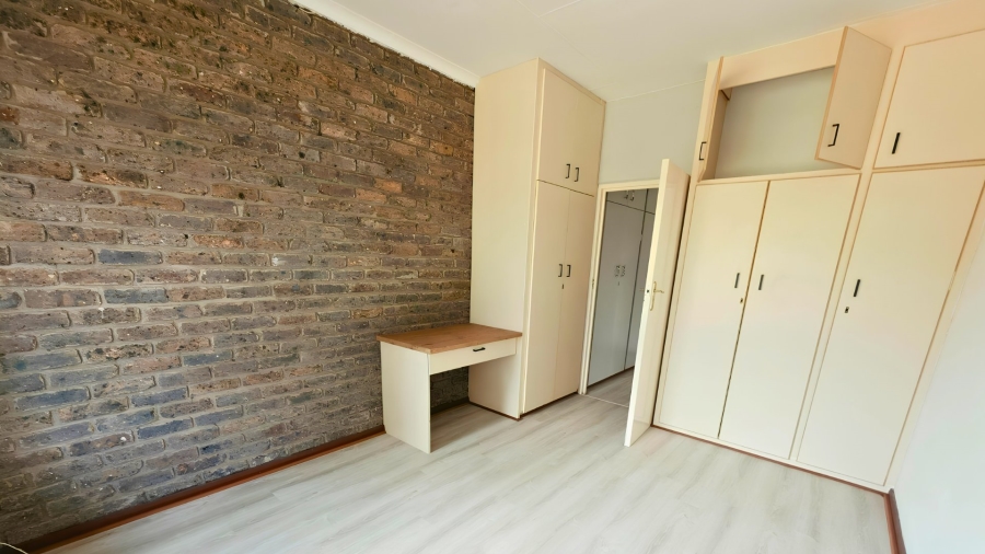 6 Bedroom Property for Sale in Hillside Gauteng