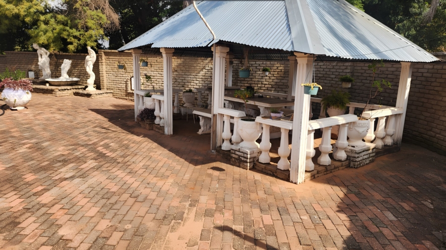 6 Bedroom Property for Sale in Hillside Gauteng