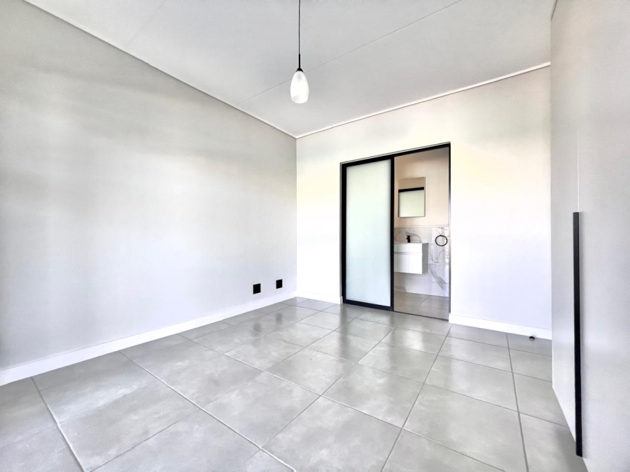 To Let 1 Bedroom Property for Rent in Waterfall Gauteng