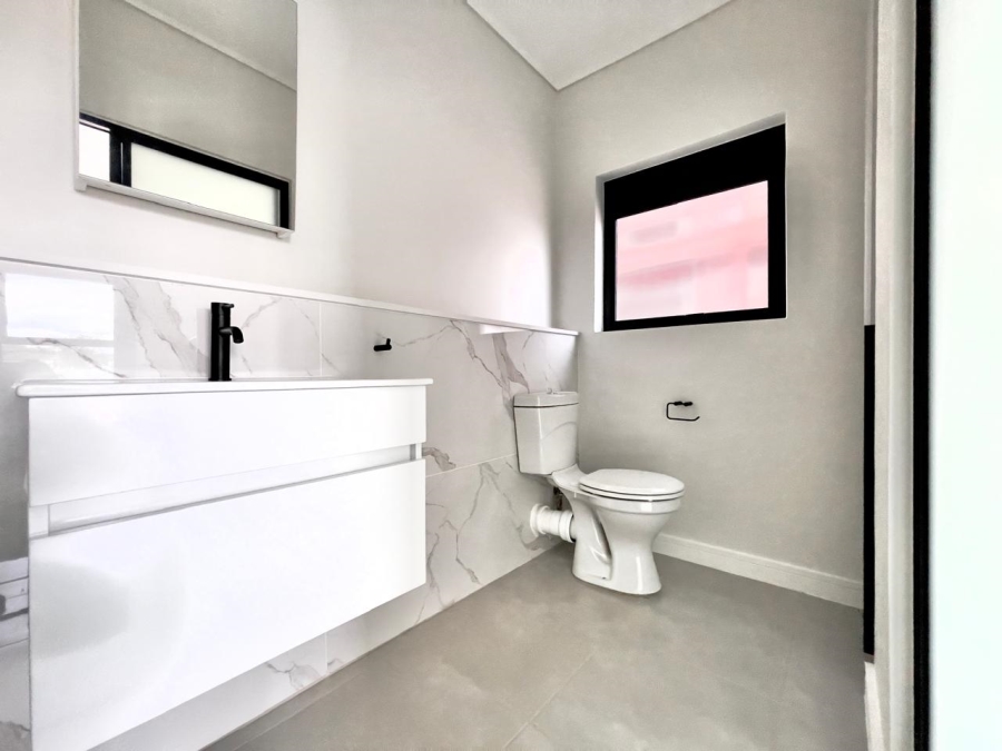 To Let 1 Bedroom Property for Rent in Waterfall Gauteng
