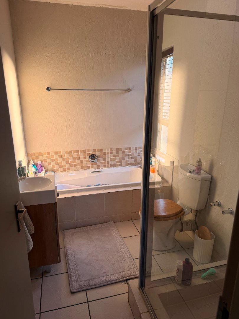 2 Bedroom Property for Sale in Broadacres Gauteng