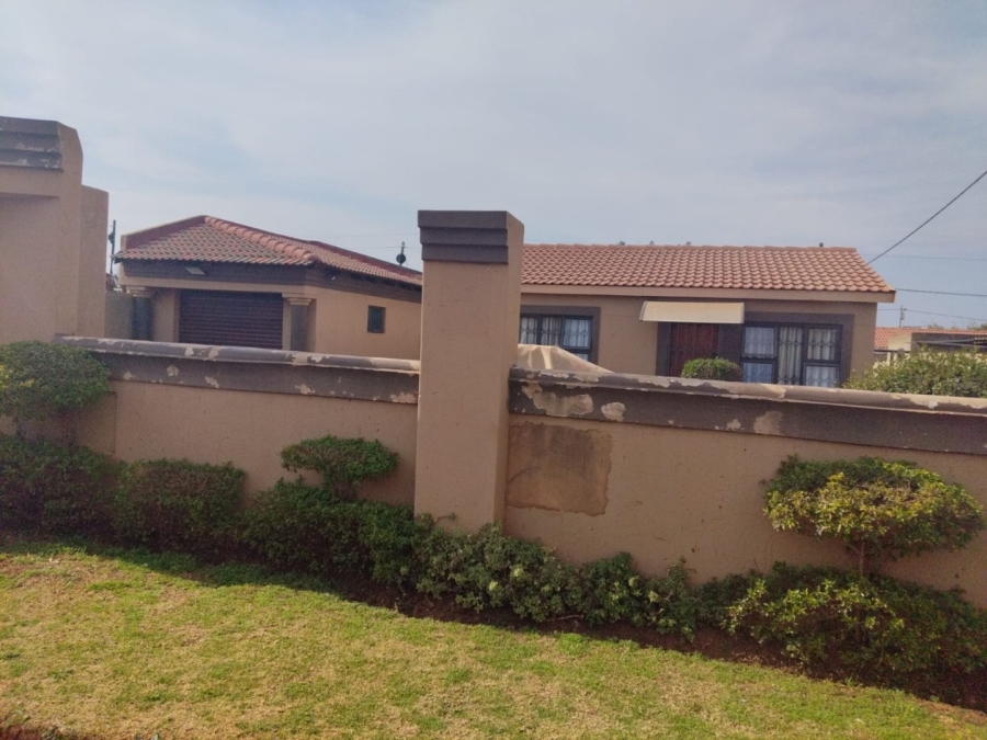 2 Bedroom Property for Sale in Palm Ridge Gauteng