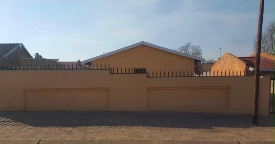 3 Bedroom Property for Sale in Dhlamini Gauteng