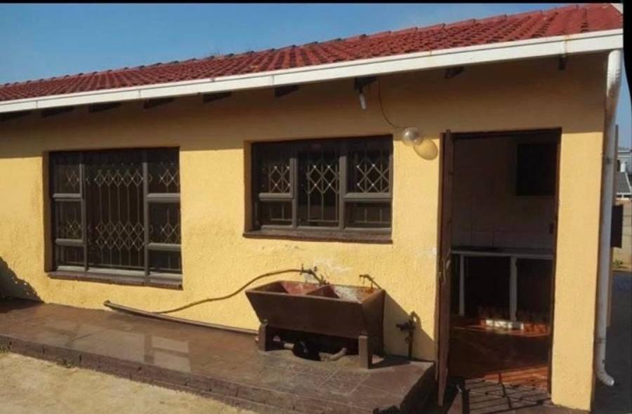 3 Bedroom Property for Sale in Dhlamini Gauteng