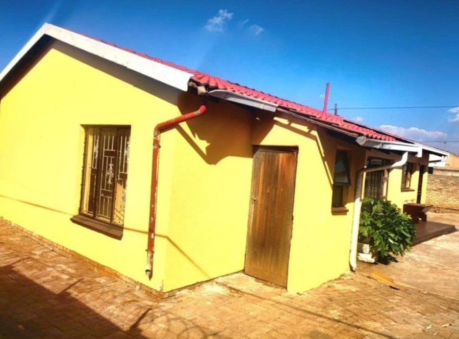 3 Bedroom Property for Sale in Dhlamini Gauteng