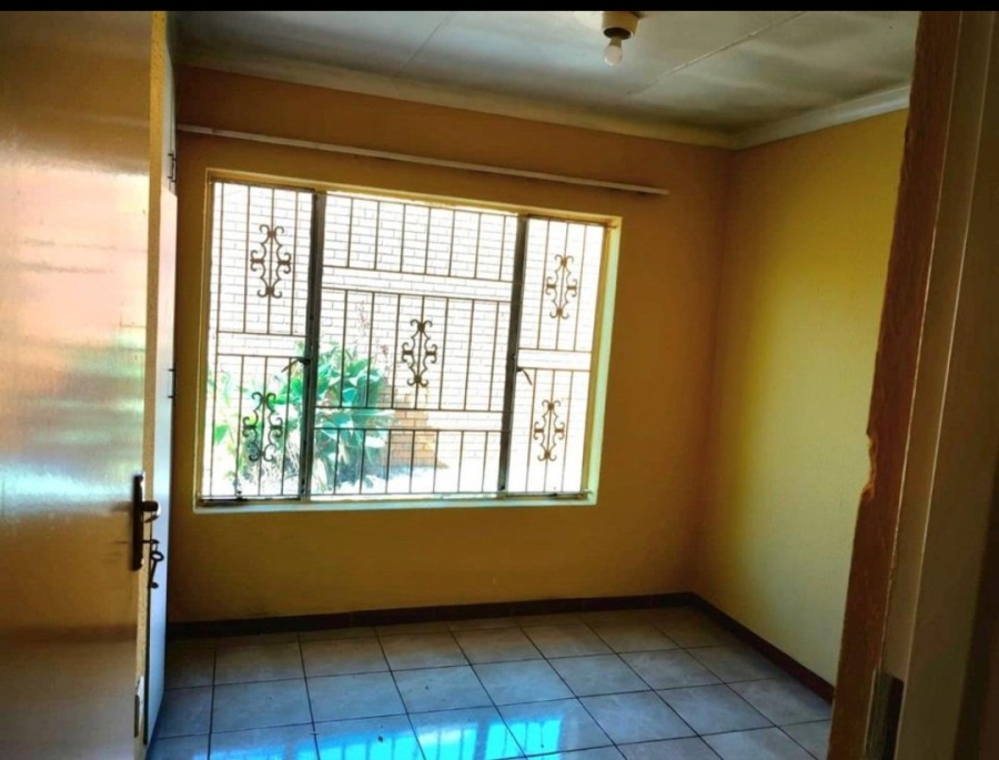 3 Bedroom Property for Sale in Dhlamini Gauteng