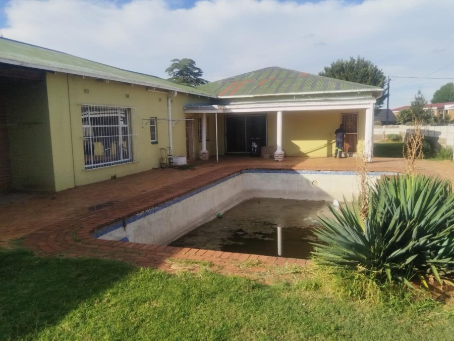 5 Bedroom Property for Sale in Casseldale Gauteng