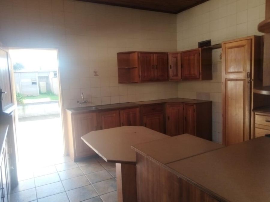 5 Bedroom Property for Sale in Casseldale Gauteng
