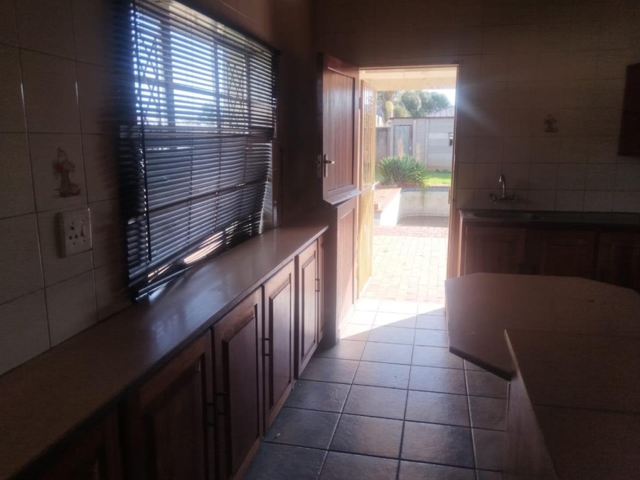 5 Bedroom Property for Sale in Casseldale Gauteng