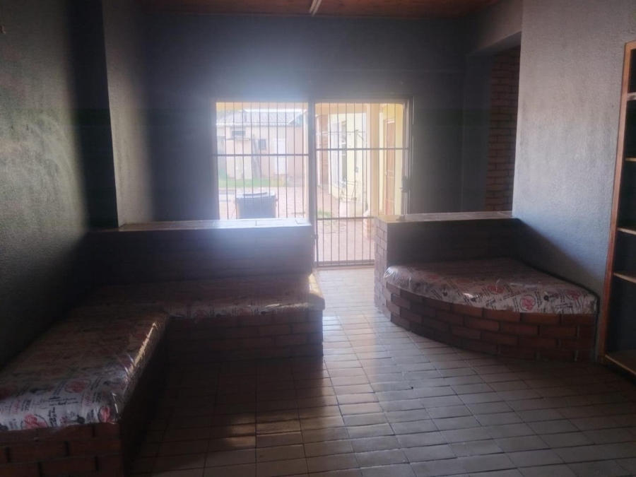 5 Bedroom Property for Sale in Casseldale Gauteng
