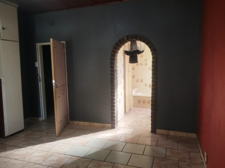 5 Bedroom Property for Sale in Casseldale Gauteng