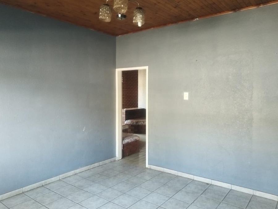 5 Bedroom Property for Sale in Casseldale Gauteng